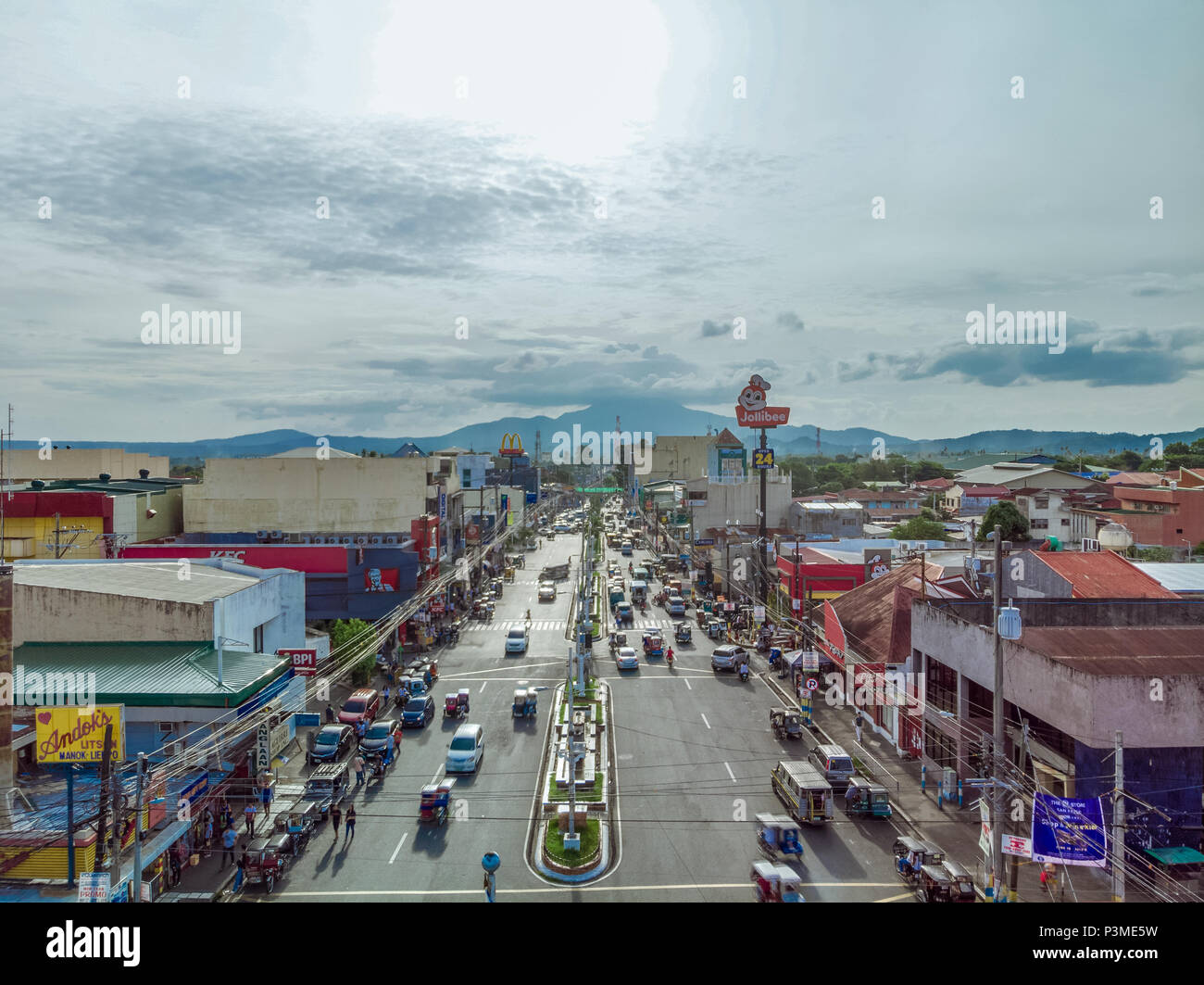 Riprese aeree di Rizal Avenue (la strada principale del centro di San Pablo City, Laguna) Foto Stock