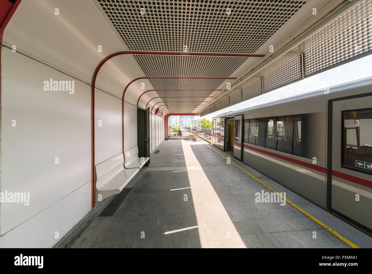 Stazione ferroviaria Kaisermühlen, Vienna, Austria Foto Stock