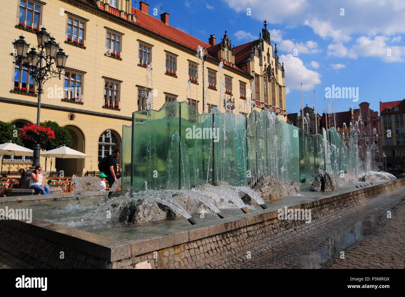 La piazza del mercato con la famosa fontana e colorati edifici storici a Wroclaw in Polonia. Regione della Slesia. Breslavia. Giugno 2018 Foto Stock