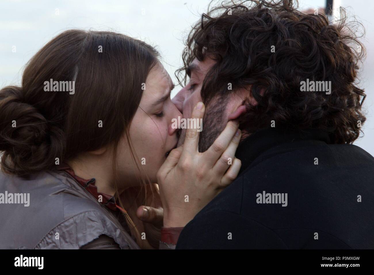 Pellicola originale titolo: in segreto. Titolo inglese: in segreto. Regista: CHARLIE STRATTON. Anno: 2013. Stelle: OSCAR ISAAC; ELIZABETH OLSEN. Credito: LD ENTERTAINMENT / Album Foto Stock