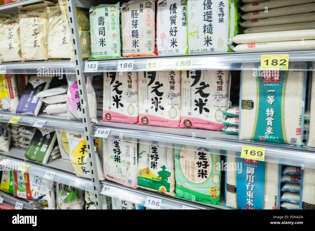 Francese,international,catena,supermercato,store,negozi,Carrefour,a,Tianmu,ramo,Tapei City, Taipei, Taiwan, Repubblica della Cina,roc,Cina,Chinese,Asia,asiatica, Foto Stock