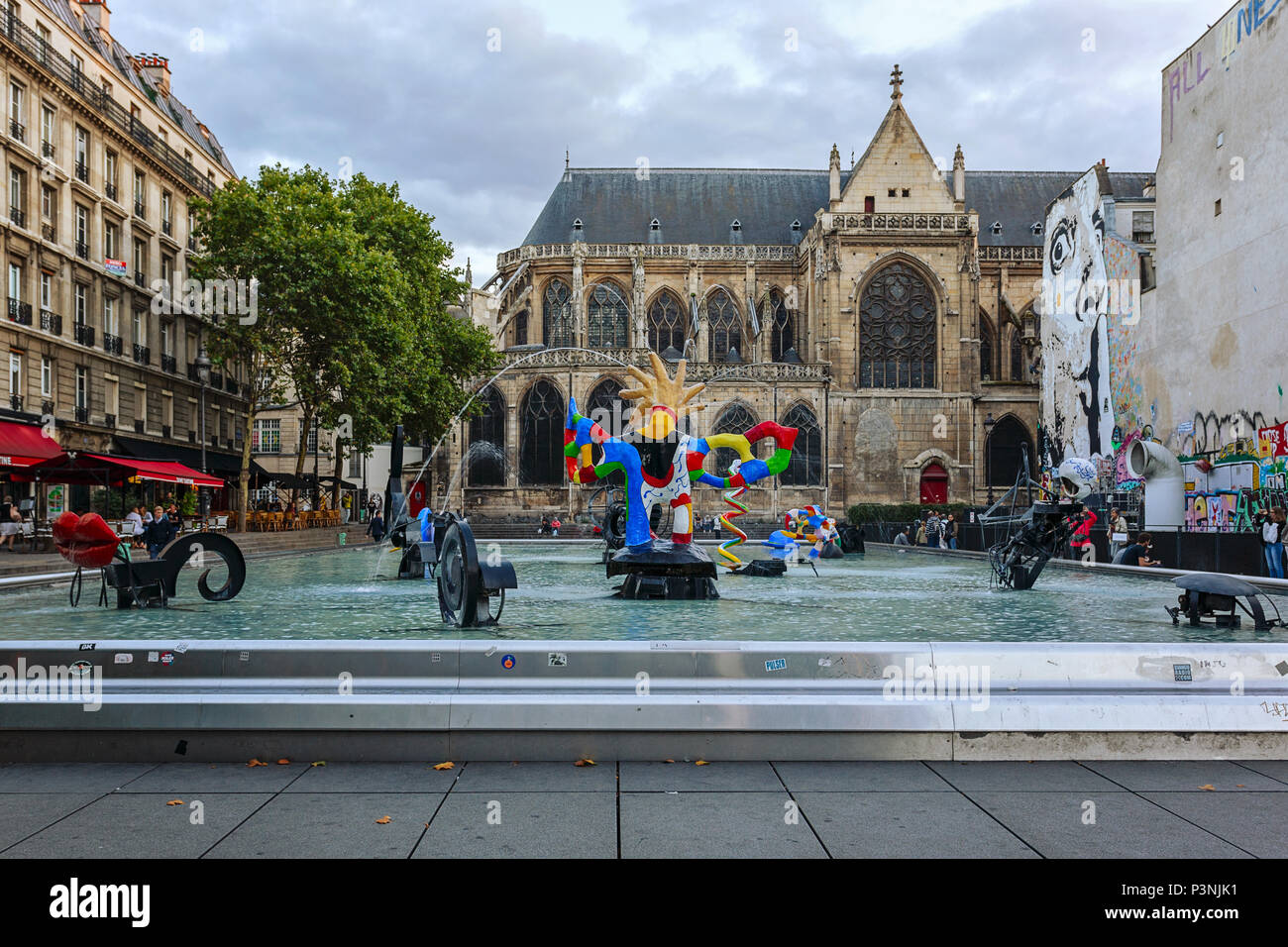 Parigi, Francia - 09 August, 2017: Fontana Stravinsky (1983) è una fontana con 16 opere di scultura. Foto Stock