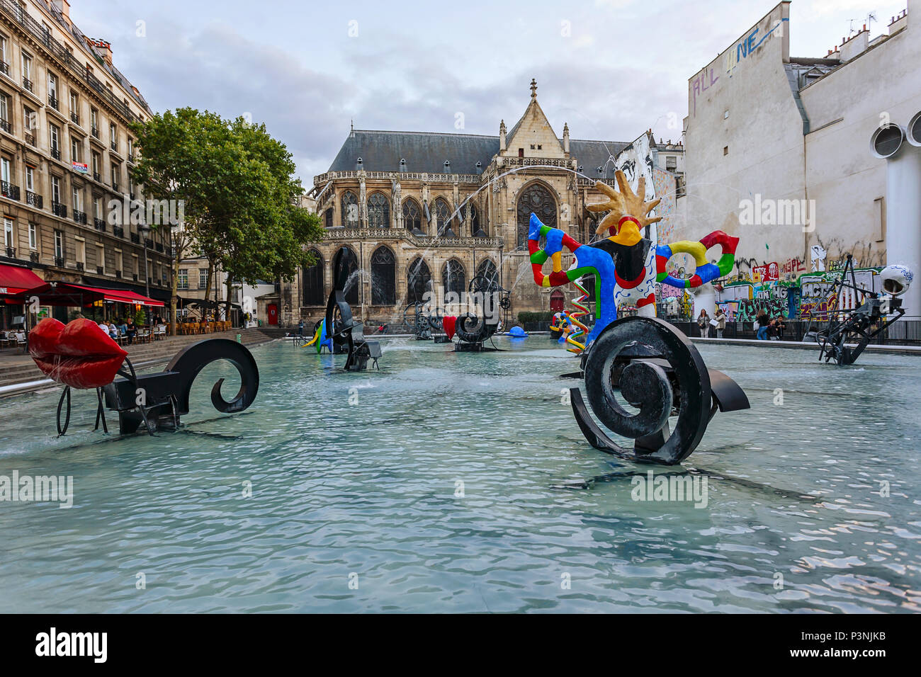 Parigi, Francia - 09 August, 2017: Fontana Stravinsky (1983) è una fontana con 16 opere di scultura. Foto Stock