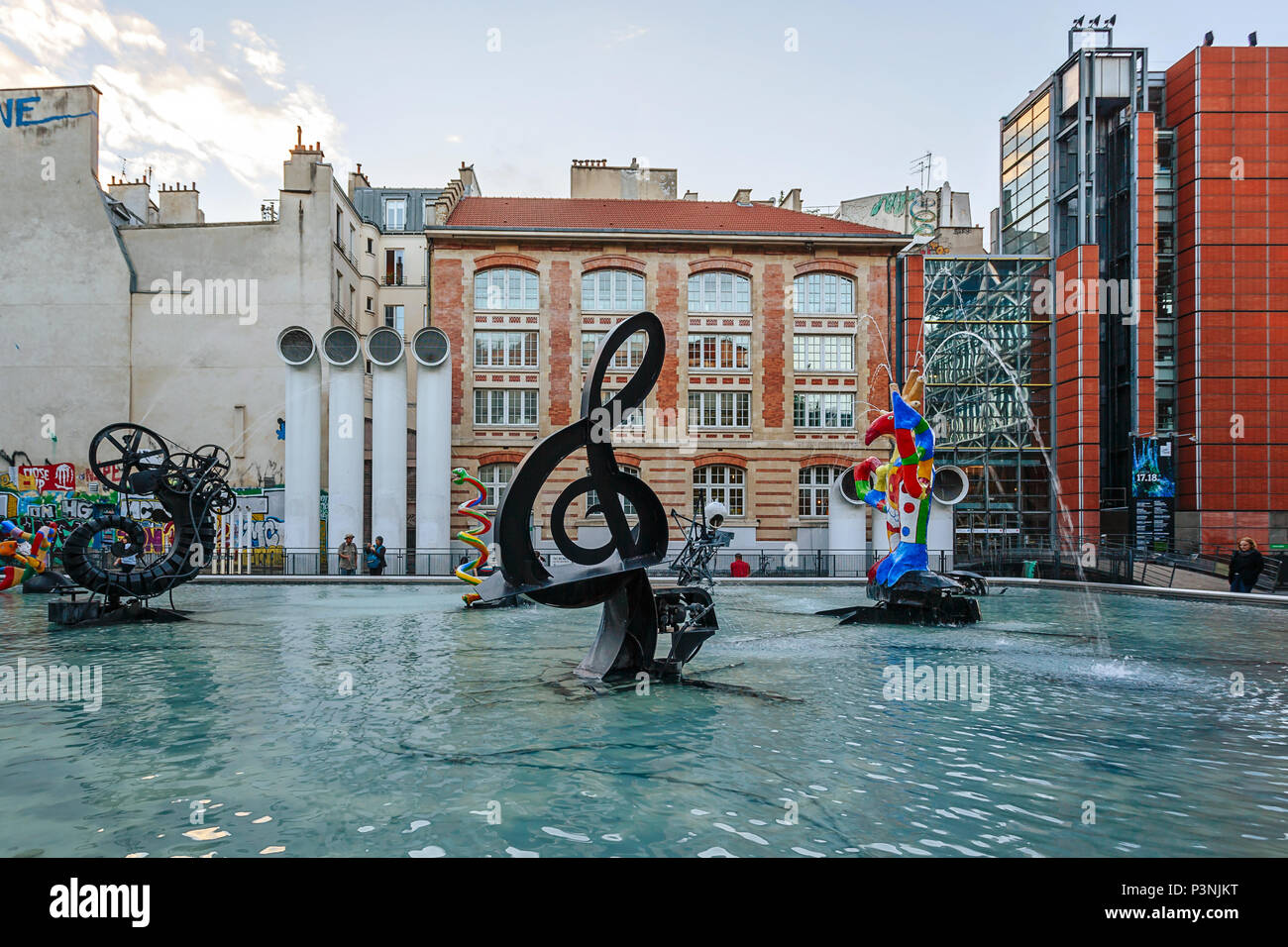 Parigi, Francia - 09 August, 2017: Fontana Stravinsky (1983) è una fontana con 16 opere di scultura. Foto Stock