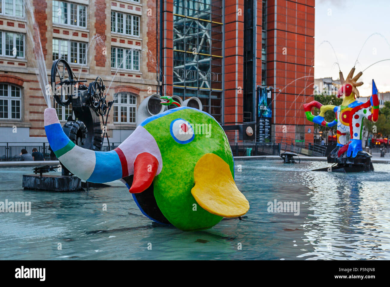 Parigi, Francia - 09 August, 2017: Fontana Stravinsky (1983) è una fontana con 16 opere di scultura. Foto Stock