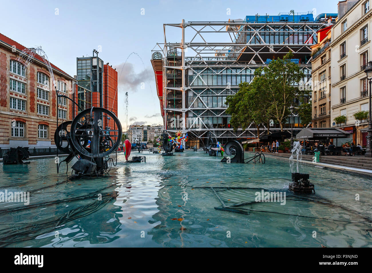 Parigi, Francia - 09 August, 2017: Fontana Stravinsky (1983) è una fontana con 16 opere di scultura. Foto Stock