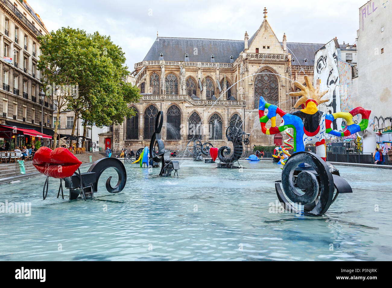 Parigi, Francia - 09 August, 2017: Fontana Stravinsky (1983) è una fontana con 16 opere di scultura. Foto Stock