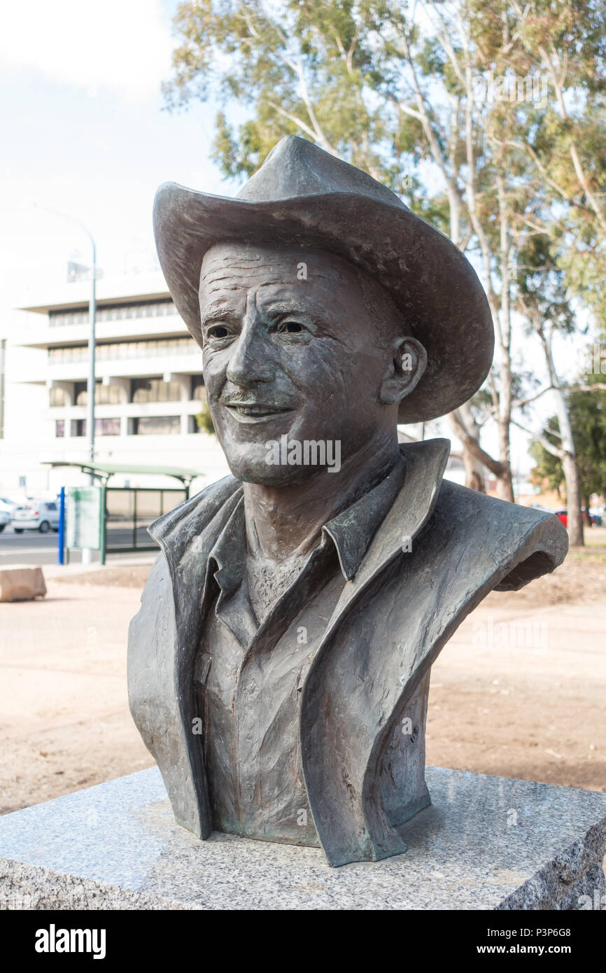 Busto di Tex Morton 1918-1983, sul display in Tamworth il Bicentennial Park NSW Australia. Scolpito da Pietro Latona. Foto Stock