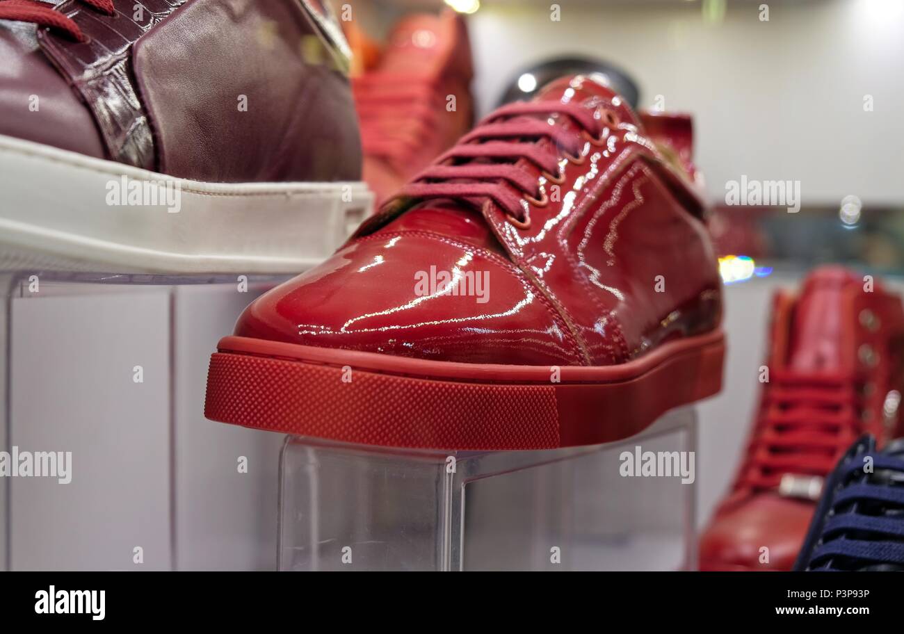 ISTANBUL, Turchia - 25 maggio : Rosso scarpe per la vendita nel Grand Bazaar a Istanbul Turchia il 25 maggio 2018 Foto Stock