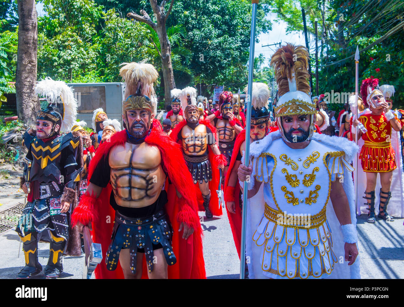 Partecipanti al festival di Moriones nell'isola di Marinduque BOAC nelle Filippine. Foto Stock