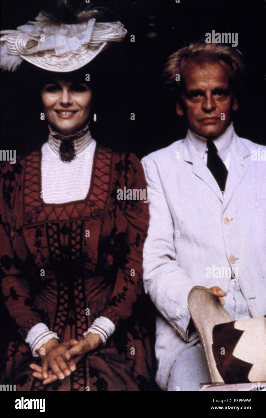 Pellicola originale titolo: FITZCARRALDO. Titolo inglese: FITZCARRALDO. Regista: Werner Herzog. Anno: 1982. Stelle: Klaus Kinski; CLAUDIA CARDINALE. Credito: Werner Herzog FILMPRODUKTION / Album Foto Stock