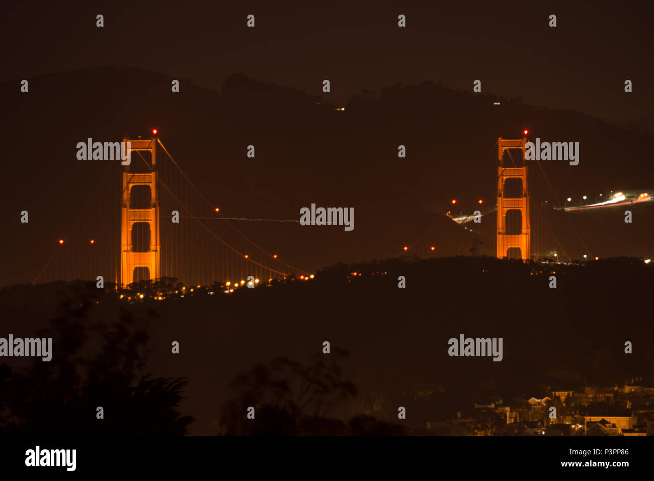 Vista del Golden Gate Bridge di notte, San Francisco, California, Stati Uniti d'America Foto Stock