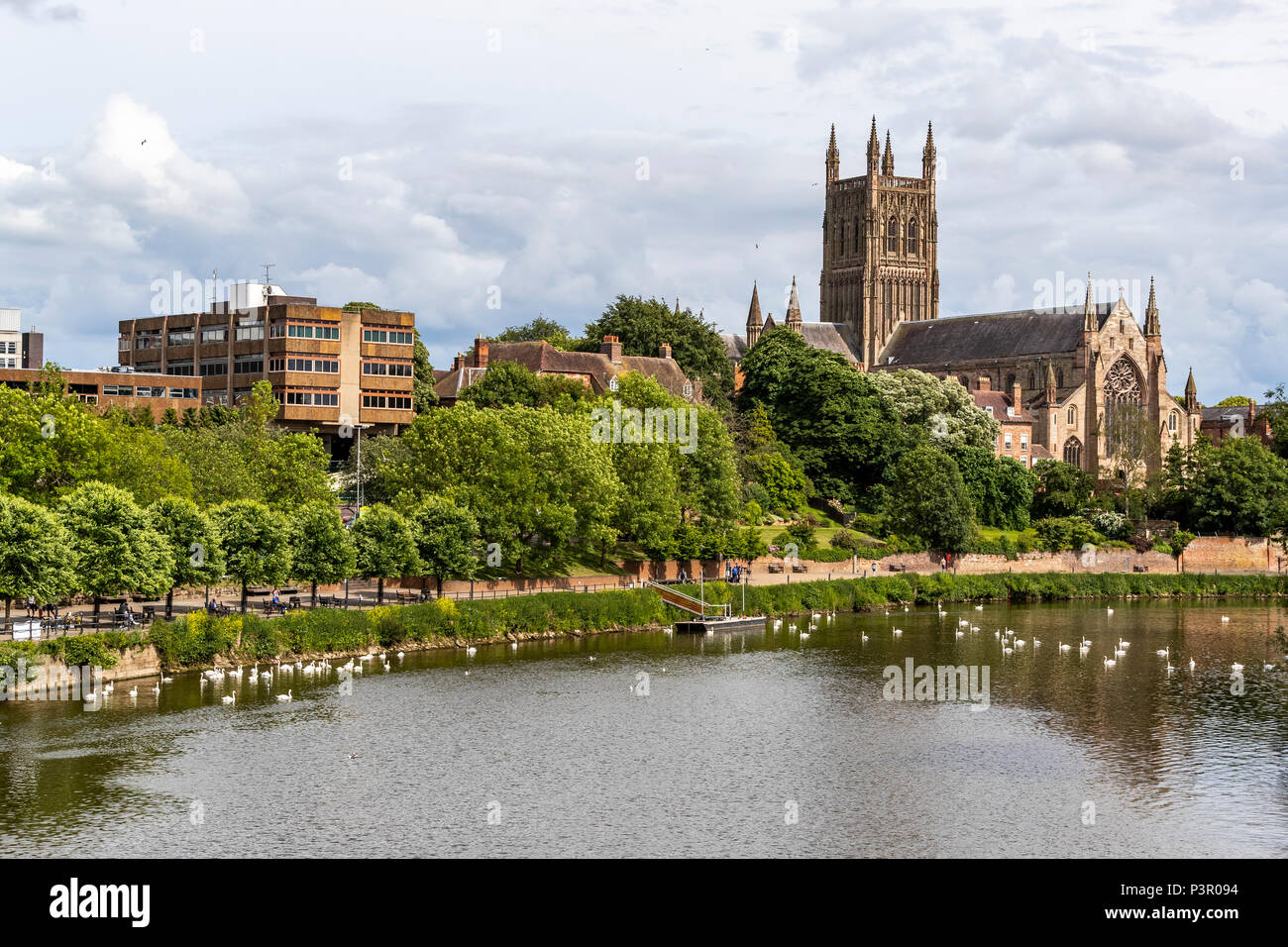 South Quay, Worcester UK. Progetto di arti l'anello commissionato uno zecchino fase di copertura per il Festival dal fiume per il Canal & fiumi di fiducia. Foto Stock