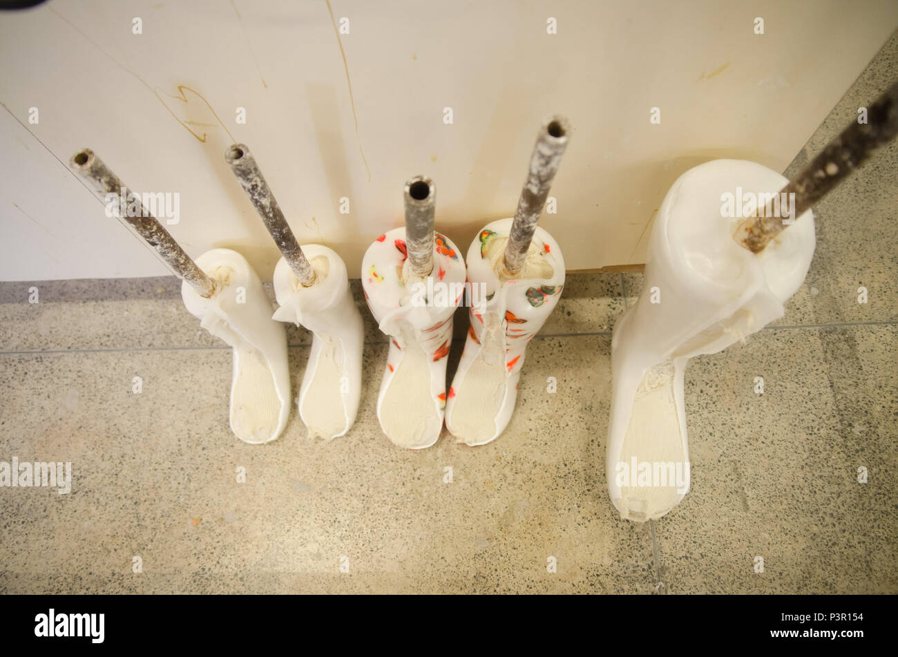 RECIFE, PE - 28.09.2015: AACD - Fabricação de molde de prótese para perna, fare tipo botina, para deficientes, na oficina AACD fare di Recife (PE). (Foto: Diego Herculano / Fotoarena) Foto Stock