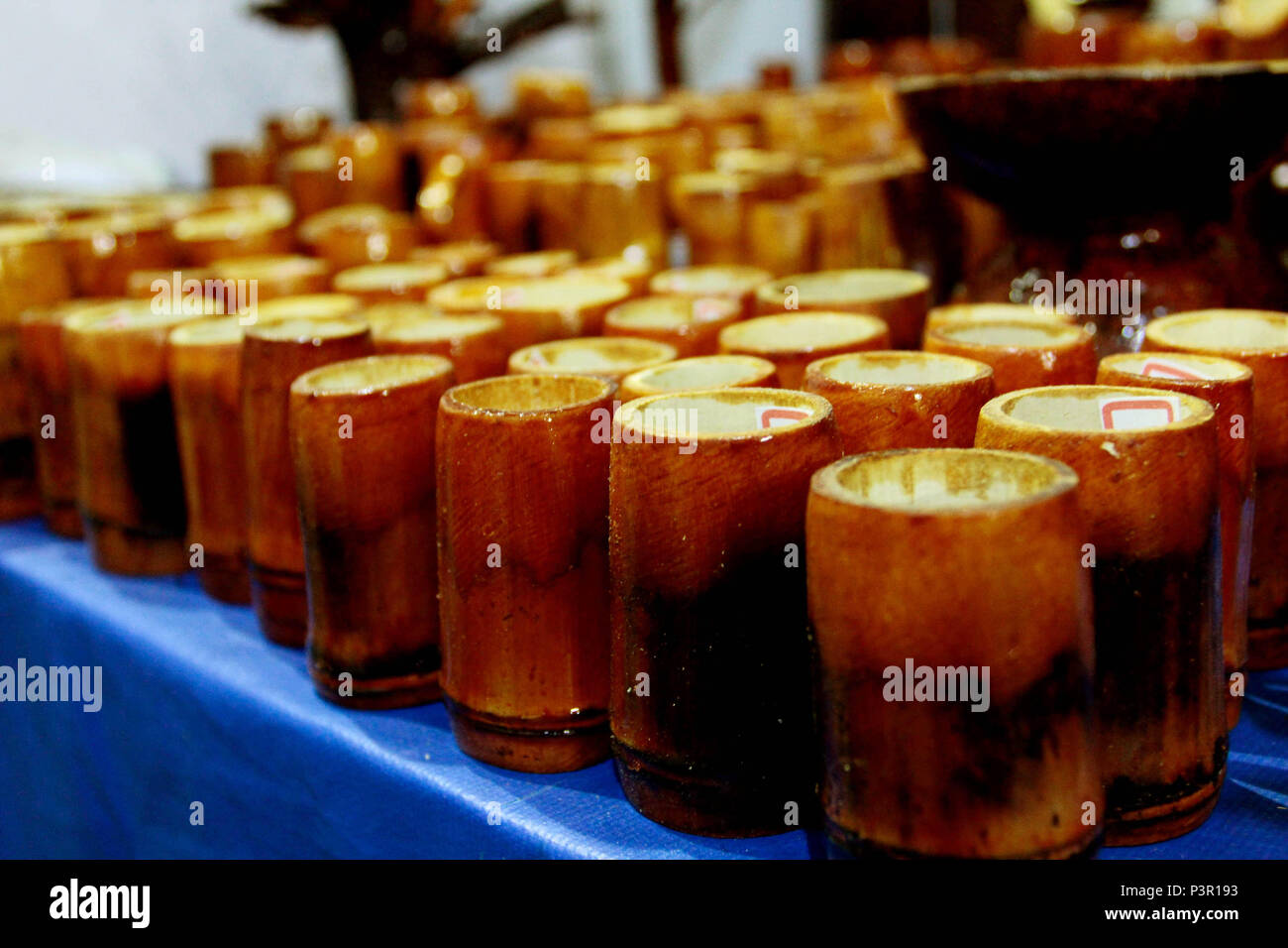 SÃO ROQUE, SP - 03.10.2015: UTENSÍLIOS DE BAMBU - Utensílios feitos a partir de bambu. Copos de bambu. (Foto: Aloisio Mauricio / Fotoarena) Foto Stock