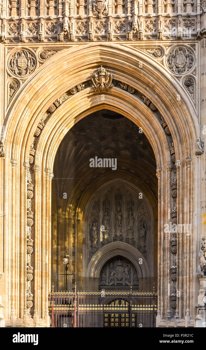 Il neo-gotica del sovrano ingresso Foto Stock