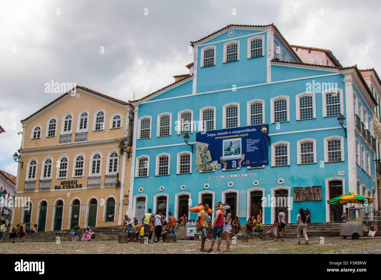 SALVADOR, BA - 14.11.2015: PONTOS TURÍSTICOS DE SALVADOR - Vista da fachada da Fundação Casa de Jorge Amado (azul), e Museu da Cidade em Salvador, na Bahia. (Foto: Dudu Macedo / Fotoarena) Foto Stock