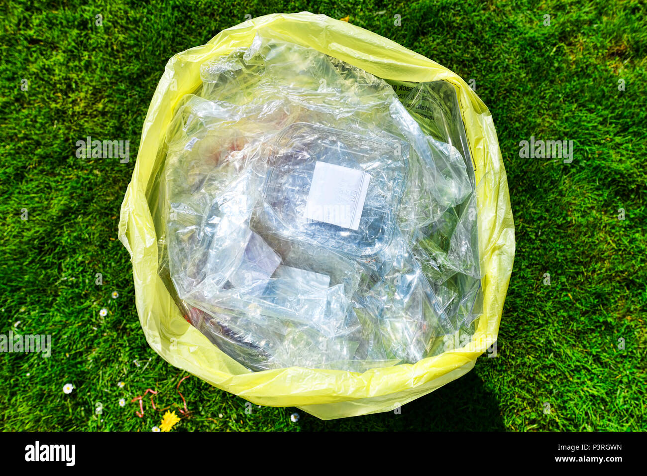 Rifiuti di imballaggi in plastica, Verpackungsmüll aus Kunststoff Foto Stock