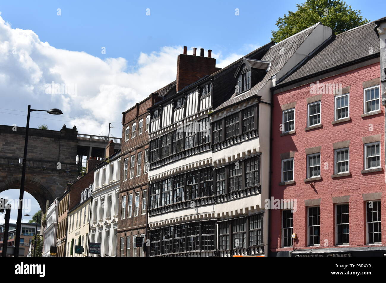 Vista del Tyne Bridge e di Bessie Surtees House Foto Stock