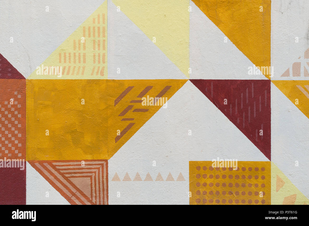 L'arte al muro dipinto di texture. Pattern triangolari, sfondo colorato Foto Stock