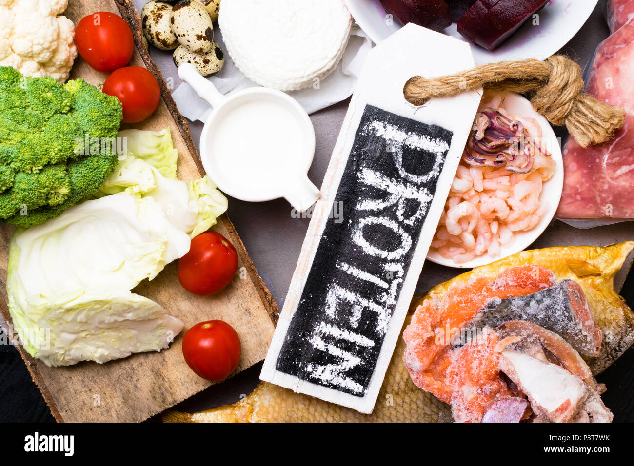 Alimenti ad alto contenuto proteico - piatti a base di pesce e carne,  pollame, dadi, uova. Alimentazione sana Dieta e concetto. Prodotti buono per  capelli sani Foto stock - Alamy