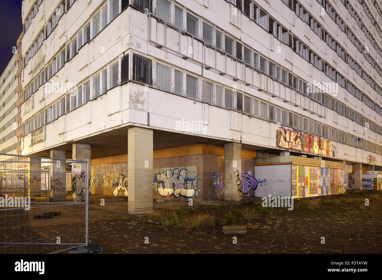 Berlino, Germania, ex casa di statistiche nel Karl-Marx-Allee corner Otto-Braun-Strasse in Berlin-Mitte Foto Stock