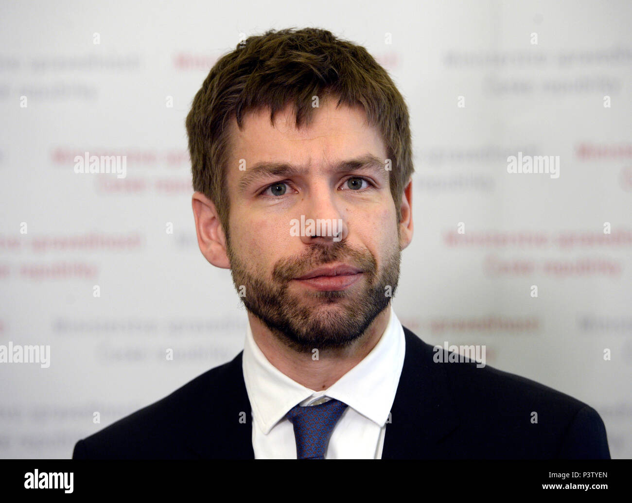 Praga, Repubblica Ceca. Xii Mar, 2015. ***FILE FOTO*** giustizia ceca ministro Robert Pelikan (ANO) ha dato il suo seggio in parlamento il 19 giugno 2018. Egli ha detto in aprile egli avrebbe lasciato la politica, tornare all'avvocato della professione. *** Didascalia originale: Primo ministro ceco Bohuslav Sobotka inaugura Robert Pelikan (foto) come il ministro della giustizia a Praga Repubblica Ceca, Marzo 12, 2015. Credito: Michal Krumphanzl/CTK foto/Alamy Live News Foto Stock