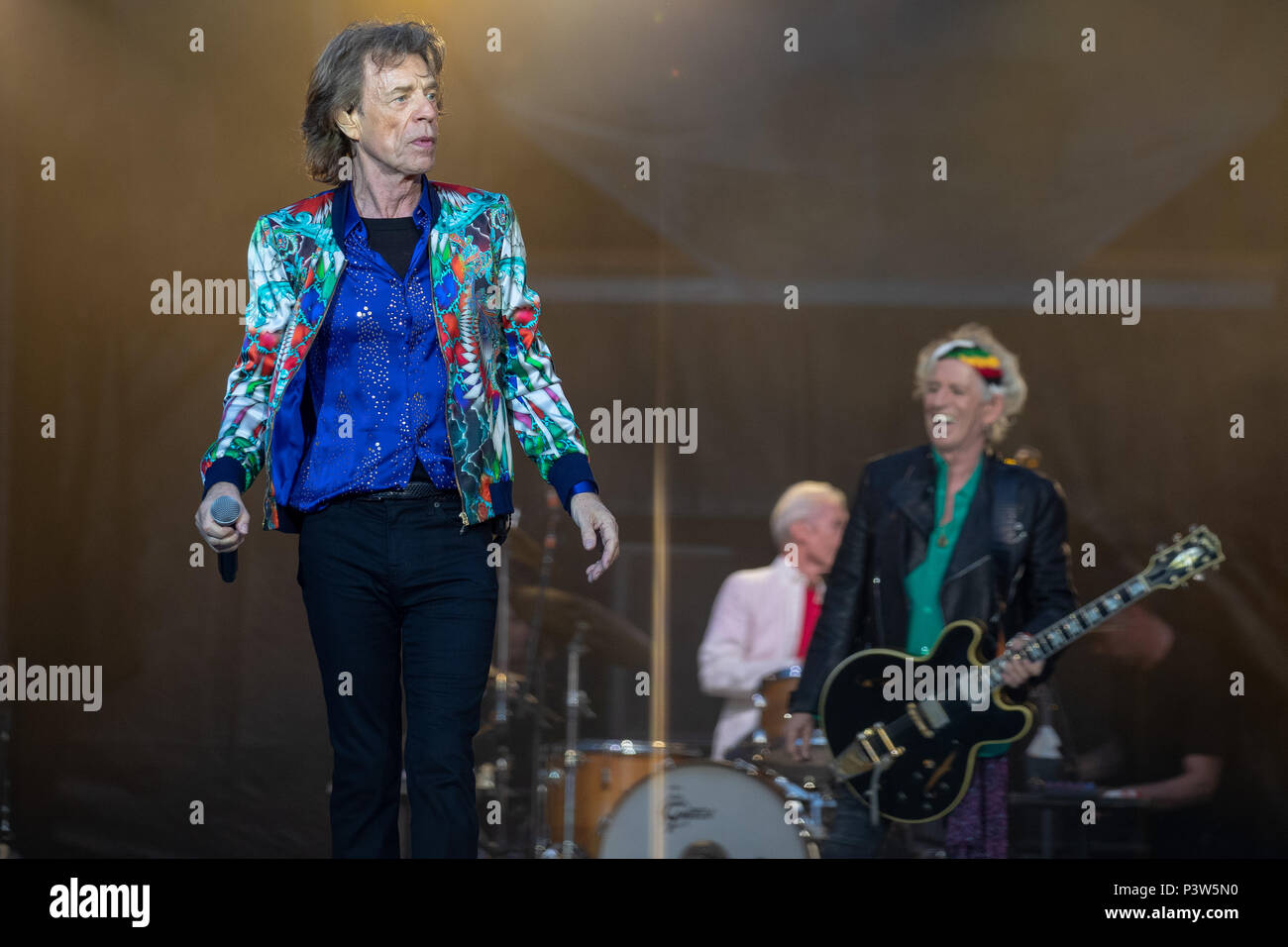 Twickenham, Regno Unito. 19 giugno 2018. Il Rolling Stones eseguire fronteggiata da Mick Jagger su 'Nessun filtro " tour a Stadio di Twickenham e Stadio di Twickenham,Londra UK. I membri della band includono Mick Jagger, Keith Richards ,Charlie Watt & Ronnie Wood.© Jason Richardson / Alamy Live News Foto Stock