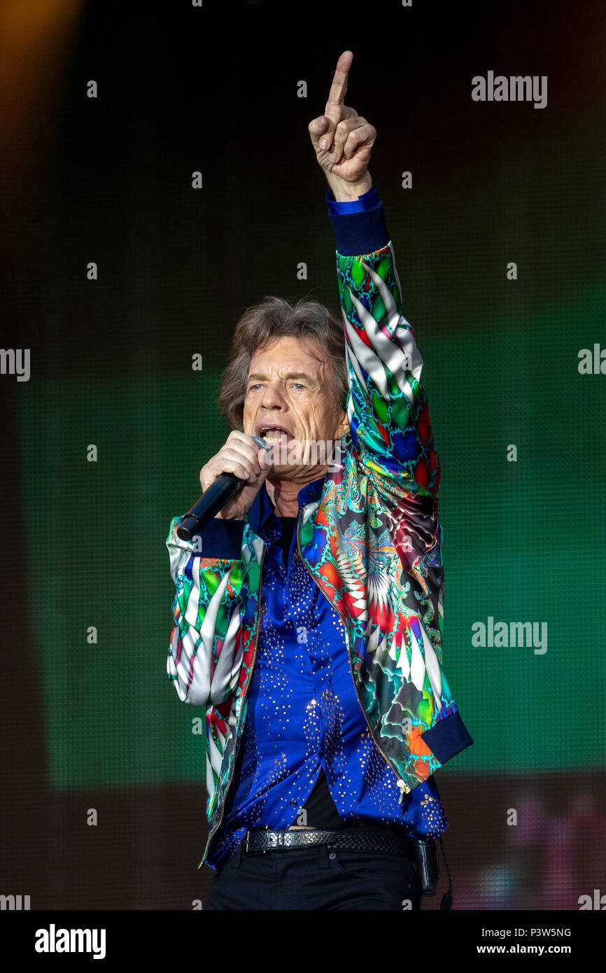 Twickenham, Regno Unito. 19 giugno 2018. Il Rolling Stones eseguire fronteggiata da Mick Jagger su 'Nessun filtro " tour a Stadio di Twickenham e Stadio di Twickenham,Londra UK. I membri della band includono Mick Jagger, Keith Richards ,Charlie Watt & Ronnie Wood.© Jason Richardson / Alamy Live News Foto Stock