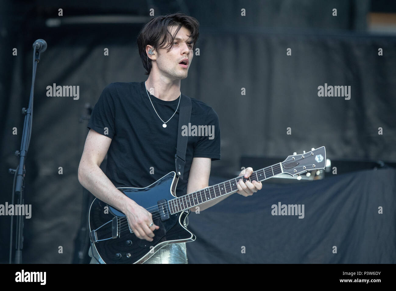 Twickenham, Regno Unito. 19 giugno 2018. James Bay sporting Rolling Stones a Stadio di Twickenham e Stadio di Twickenham,Londra UK..© Jason Richardson / Alamy Live News Foto Stock