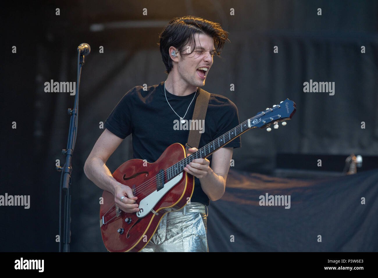 Twickenham, Regno Unito. 19 giugno 2018. James Bay sporting Rolling Stones a Stadio di Twickenham e Stadio di Twickenham,Londra UK..© Jason Richardson / Alamy Live News Foto Stock