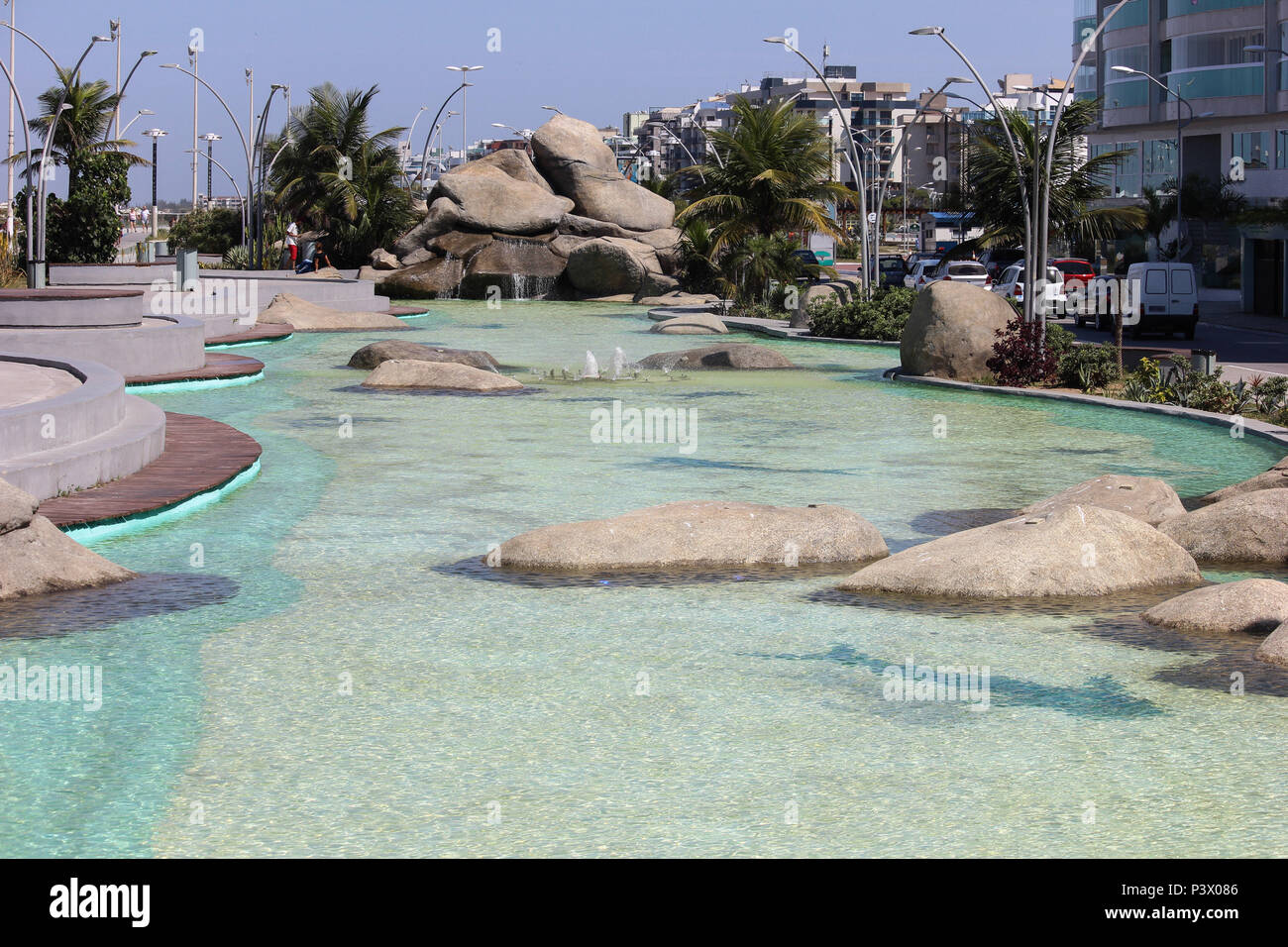 Praça das Águas na Orla da Praia do Forte, em Cabo Frio. O local é um dos principais pontos turísticos de Cabo Frio, na região dos Lagos, no Rio de Janeiro. Foto Stock