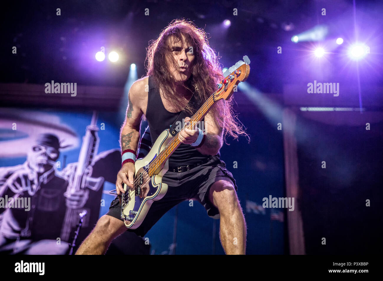 La Svezia Solvesborg - Giugno 07, 2018. Iron Maiden, l'inglese heavy metal band, esegue un concerto dal vivo durante la Presidenza svedese music festival Sweden Rock Festival 2018. Qui il bassista Steve Harris è visto dal vivo sul palco. (Photo credit: Gonzales foto - Terje Dokken). Foto Stock