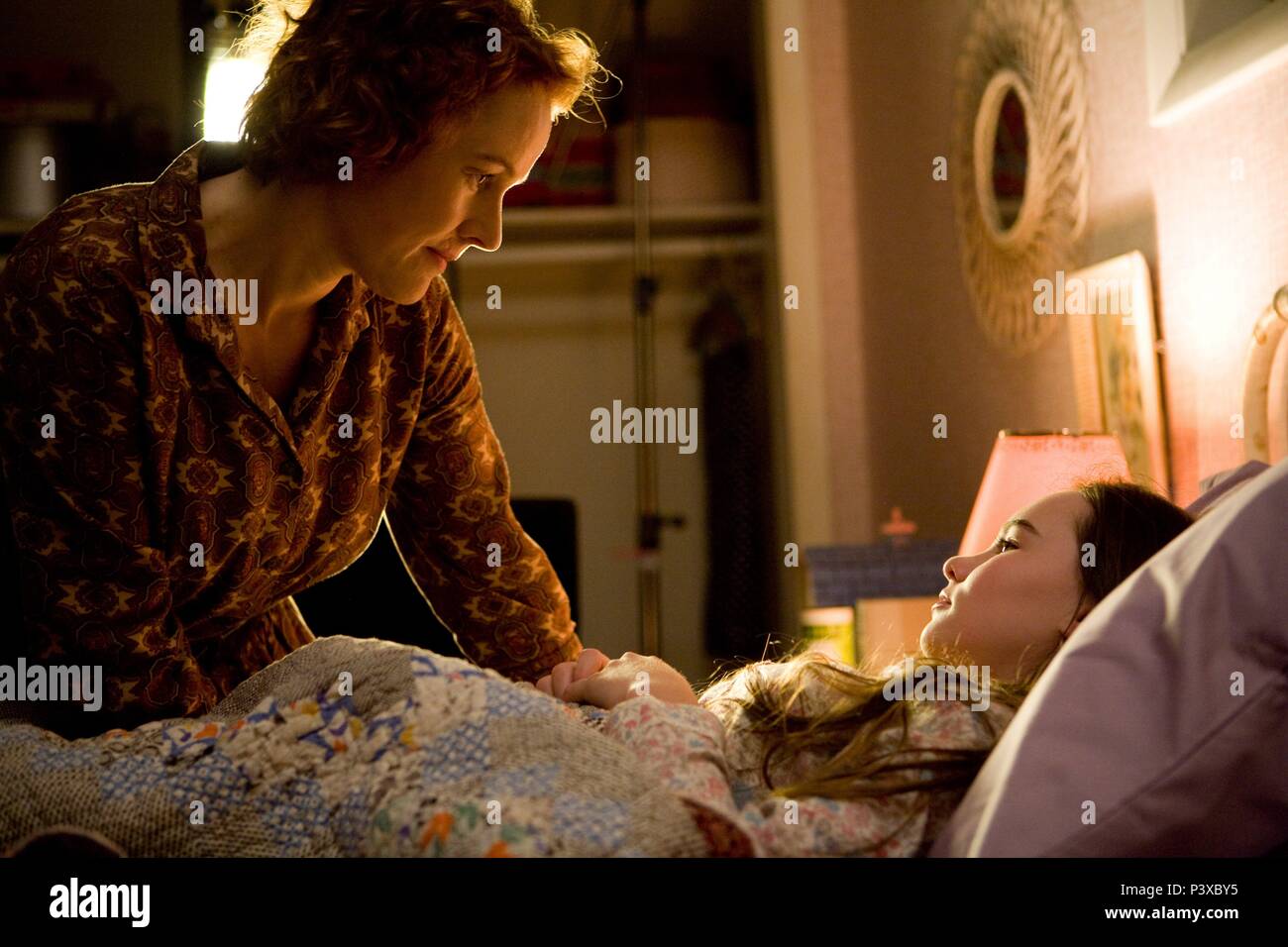 Pellicola originale titolo: capovolto. Titolo inglese: capovolto. Regista: rob reiner. Anno: 2010. Stelle: PENELOPE ANN MILLER; MADELINE CARROLL. Credito: Castle Rock Entertainment / Vetro, BEN / Album Foto Stock