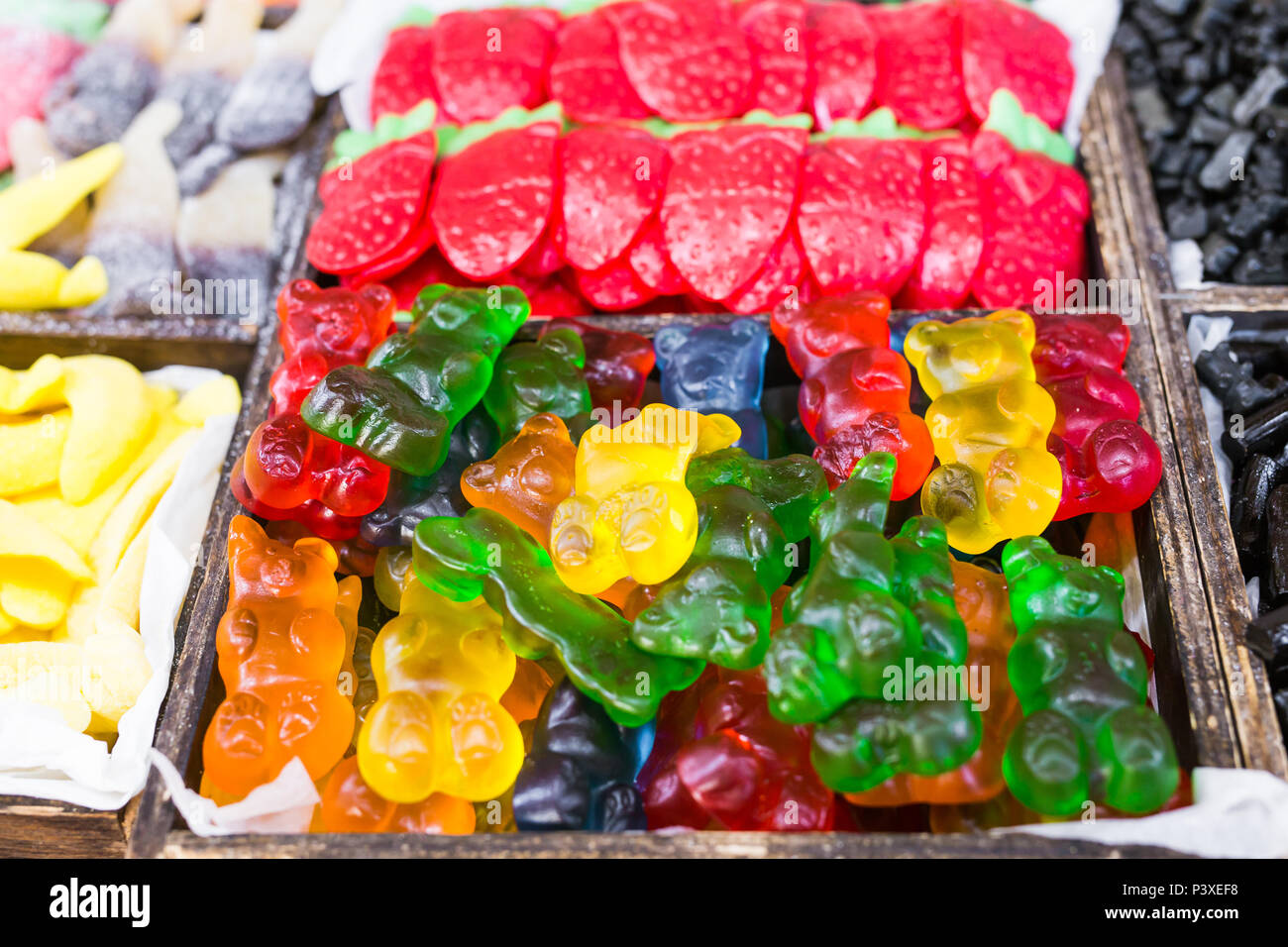 La più deliziosa jelly gummy orsi e altri dolciumi Foto Stock