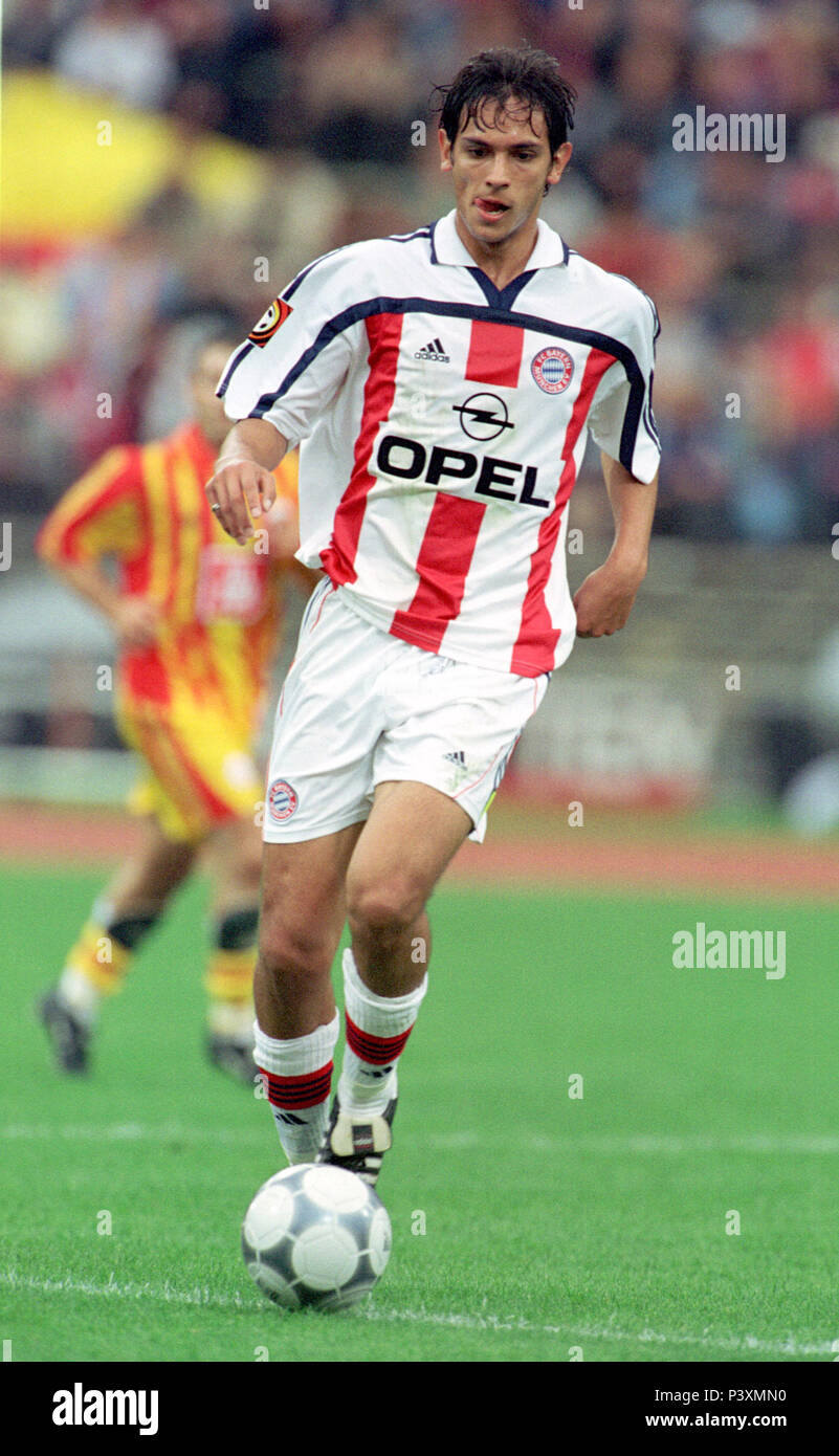 Calcio: Olympiastadion Monaco di Baviera Germania 4.8.2000, amichevole internazionale FC Bayern Monaco di Baviera (Munchen, Muenchen) vs Galatasaray Istanbul 3:1 ----- Roque SANTA CRUZ (Monaco di Baviera) Foto Stock