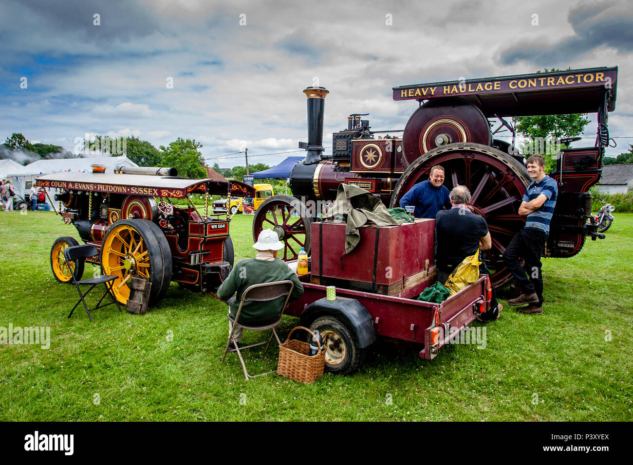 Tradizionali Motori a vapore sul display all'annuale ad alto villaggio Hurstwood Fete, Sussex, Regno Unito Foto Stock