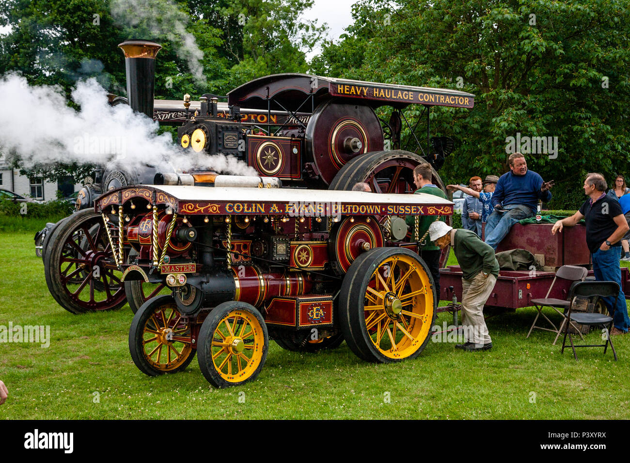 Tradizionali Motori a vapore sul display all'annuale ad alto villaggio Hurstwood Fete, Sussex, Regno Unito Foto Stock