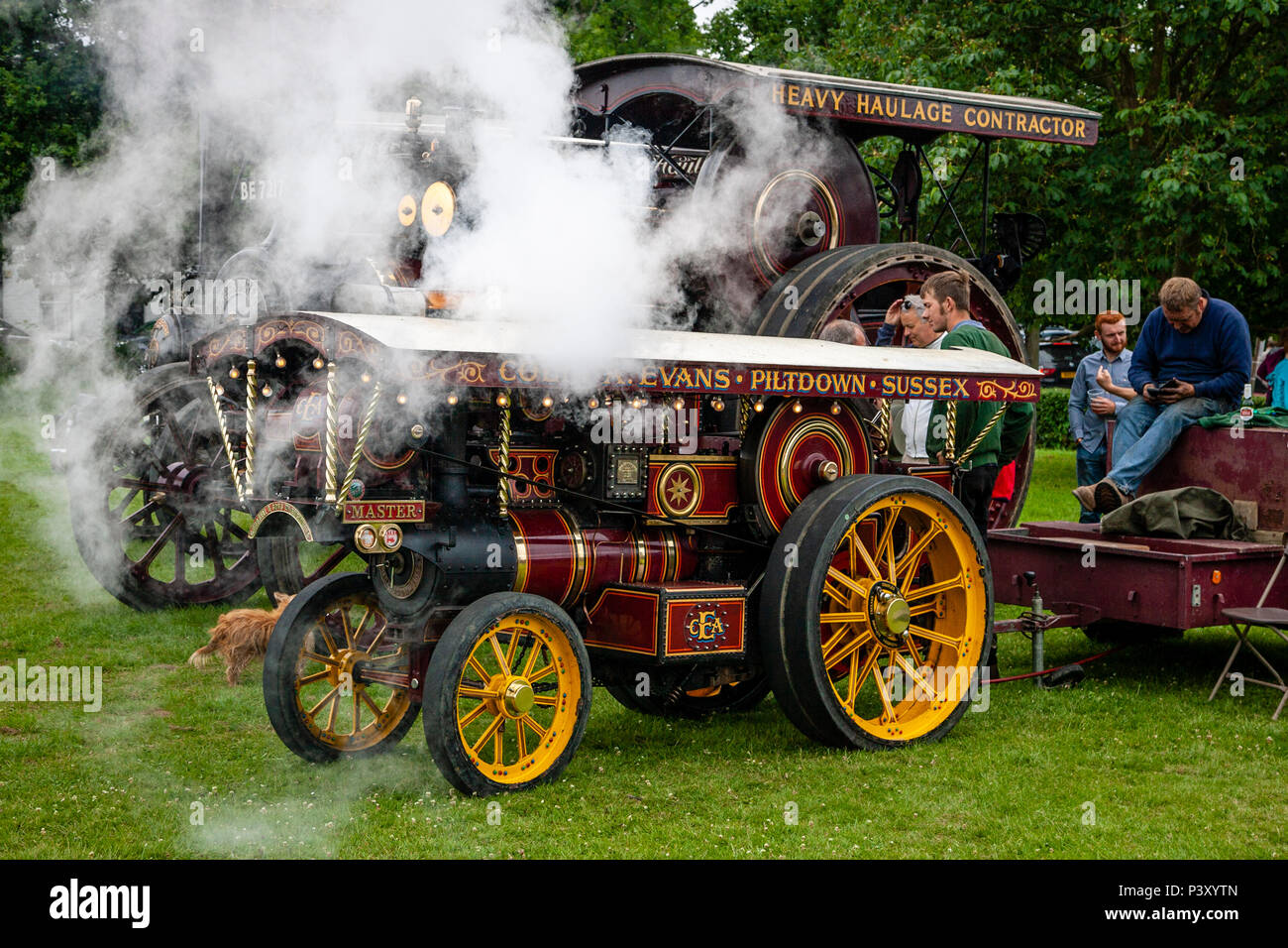 Tradizionali Motori a vapore sul display all'annuale ad alto villaggio Hurstwood Fete, Sussex, Regno Unito Foto Stock