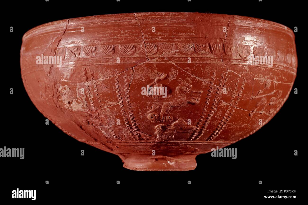 VASO ROMANO DE CERAMICA ROJA - SIGLATA HISPANICA (MALLEN). Posizione: Museo delle Belle Arti, Spagna. Foto Stock