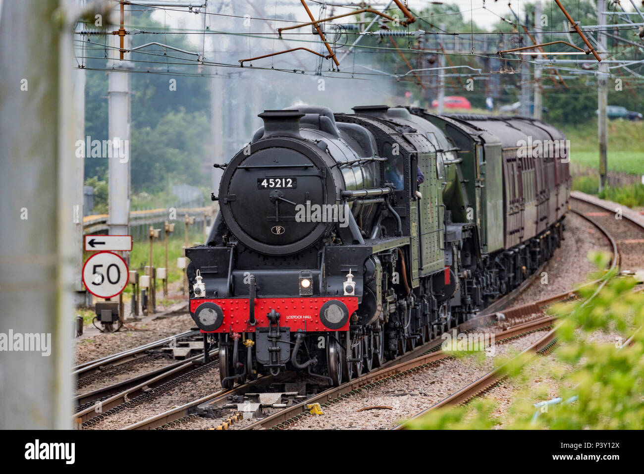 Winwick Cheshire Regno Unito. Il 18 giugno 2018. La più famosa del mondo locomotiva a vapore, LNER A3 classe 4-6-2 n. 60103 Flying Scotsman visto crossing Foto Stock
