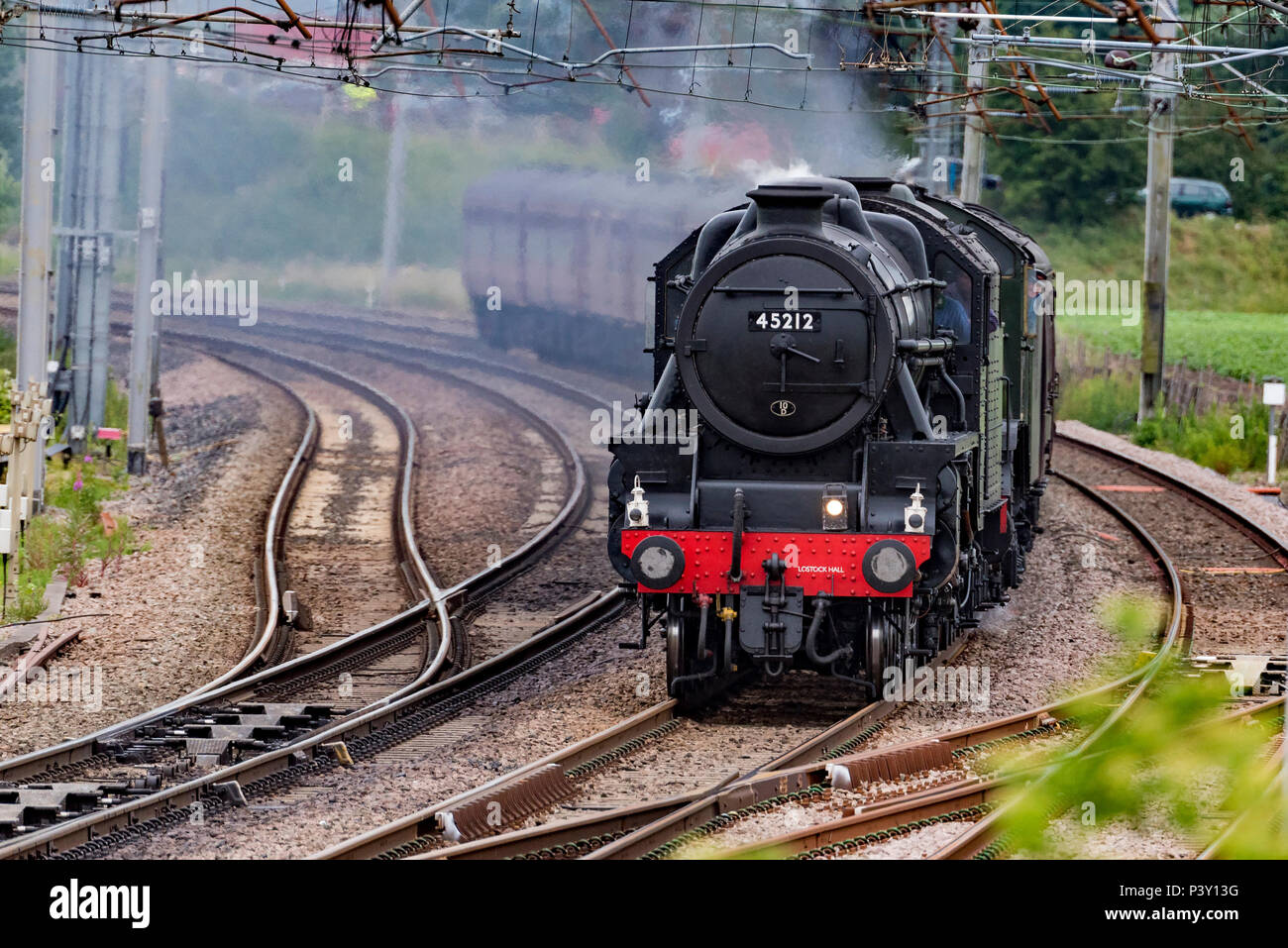 Winwick Cheshire Regno Unito. Il 18 giugno 2018. La più famosa del mondo locomotiva a vapore, LNER A3 classe 4-6-2 n. 60103 Flying Scotsman visto crossing Foto Stock Winwick Cheshire Regno Unito. Il 18 giugno 2018. La più famosa del mondo locomotiva a vapore, LNER A3 classe 4-6-2 n. 60103 Flying Scotsman visto crossing Foto Stock