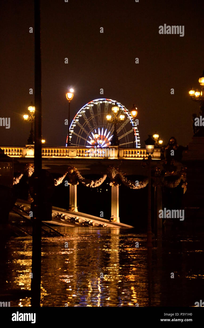 Les grandes crus à Paris - Les Quais de Seine ne sont accessibles plus : l'eau est montée. Du Trocadéro à Bercy, en passant par la Bibliothèque François Mitterrand, des quais Mauriac à l'Ile Saint Louis, Onu paysage jamais vu en février 2018 et 2016 Foto Stock