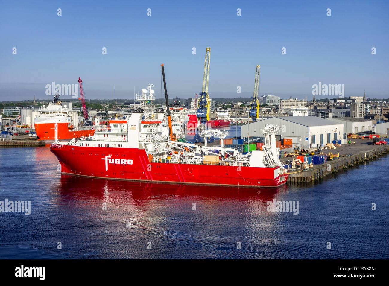 Fugro partecipante, geofisici & hydrographic survey nave ormeggiata nel porto di Aberdeen, Aberdeenshire, Scotland, Regno Unito Foto Stock