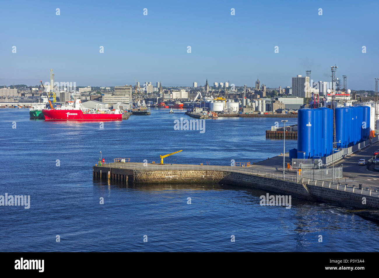 Il porto di Aberdeen / porto e dello skyline della città, Aberdeenshire, Scotland, Regno Unito Foto Stock