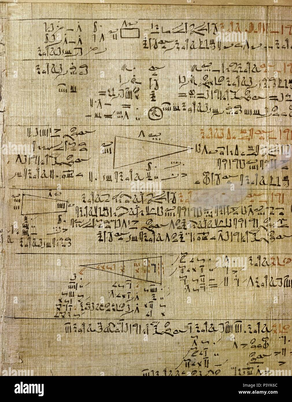 Arte Egizia Il matematico Rhind papiro. 1700 BC. Luxor. Londra, British Museum. Autore: AHMES. Posizione: British Museum di Londra, Inghilterra. Foto Stock
