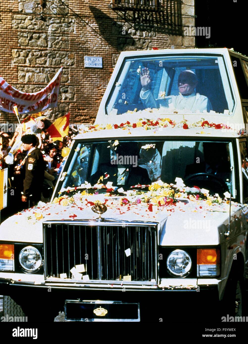 Jean Paul II dans une voiture blindé en visite en Espagne. Foto Stock