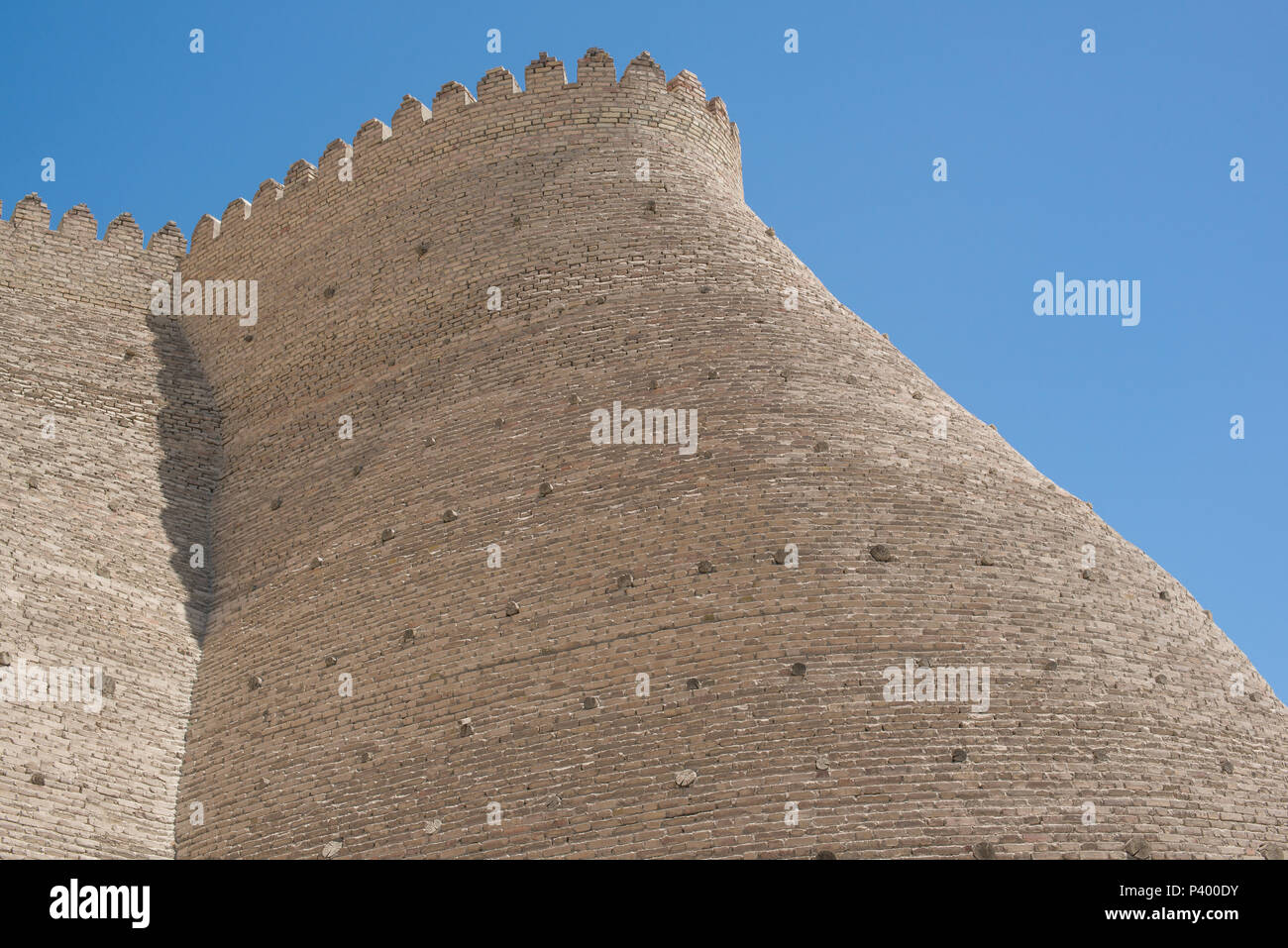 Le storiche mura della fortezza di arca a Bukhara, Asia centrale Foto Stock