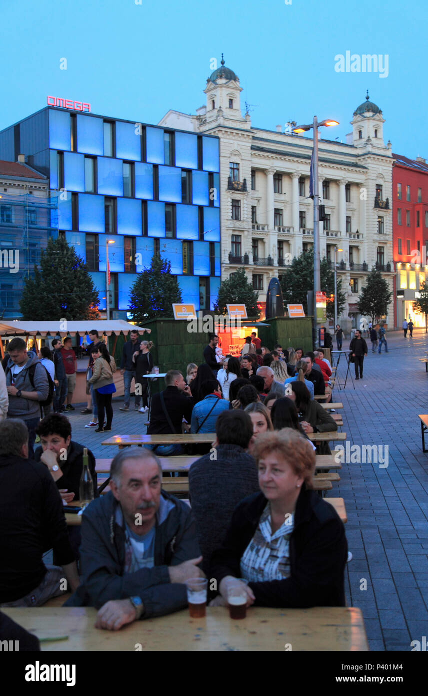 Repubblica Ceca, Brno, Piazza della Libertà, Namesti Svobody, persone, vita notturna, tempo libero, Foto Stock