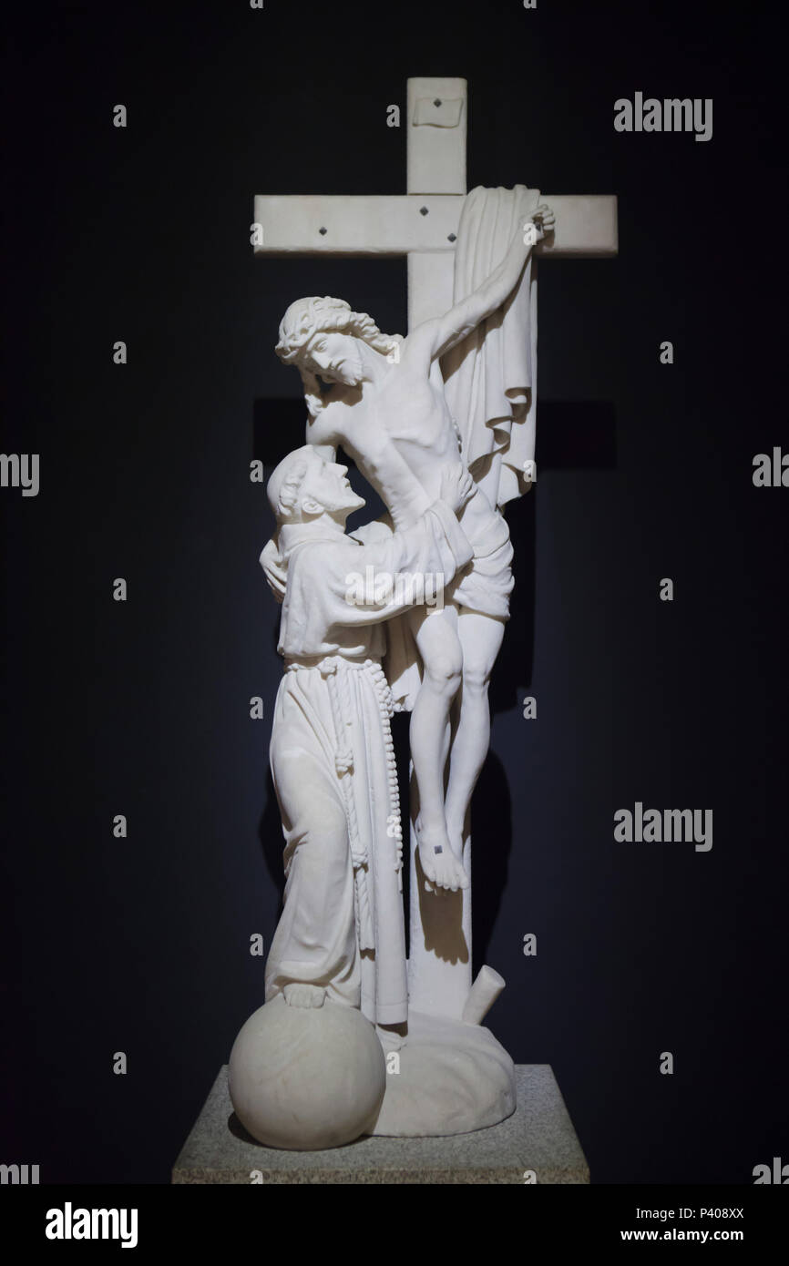 Cristo crocifisso abbraccia San Francesco d Assisi. Statua in marmo di scuola portoghese del XIX secolo esposta nella casa di spedizione dell'ordine (Casa de Despachos) del convento francescano (convento franciscano) a Porto, Portogallo. Foto Stock